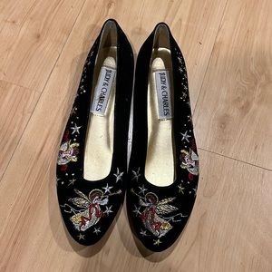 Judy and Charles vintage velvet Christmas shoes - size 8